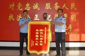 “熊孩子”打赏主播1.2万元 民警全额追回图片