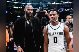 幸福!詹皇为长子布朗尼庆祝18岁生日,老詹18岁高中和17岁女友生子图片