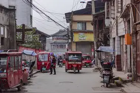 四川南充这个看着破烂的小镇，曾经却被大家叫作“川东小香港”图片