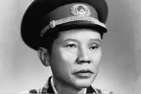 58年朱良才上将主动辞职，毛主席觉得不可思议：荣臻，你去看一下图片