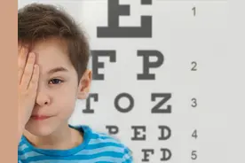 出现这7种表现，你家孩子离「近视」不远了图片