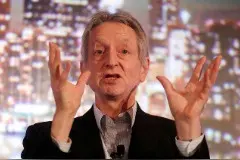 “AI教父”杰弗里・辛顿：人工智能正变得比人类更聪明图片