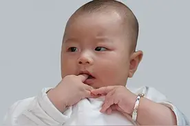 为什么不能给宝宝戴银手镯？4个伤害父母要知道，保护好孩子图片