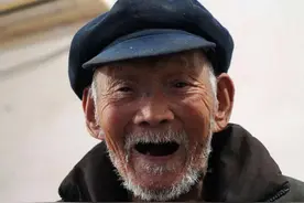 乡村纪实：独臂刘二爷和他的瘸腿老婆，把苦难的日子过成了春天图片