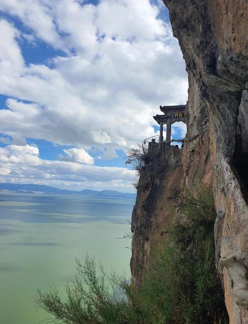 西山彻底藏不住了！从浮桥到外骨骼，每10个昆明人就有8个在打卡