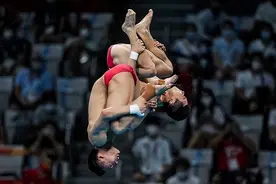 跳水男队员的难言之隐:刮体毛是基本要求，泳裤太小容易被关注图片