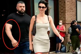 肯豆带保镖逛街被拍，穿吊带裙身材火辣，一双美腿比保镖手臂还细图片