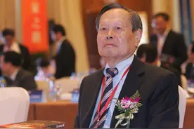 天才科学家杨振宁，35岁荣获诺贝尔奖，晚年与翁帆相差54岁忘年恋图片