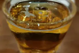 爱喝酒的女人图片