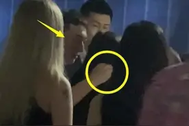 王思聪被曝酒吧打人，用力抓美女头发表情狰狞，周围无人敢吭声图片