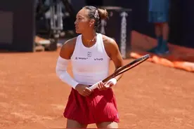 找回状态！郑钦文2-0横扫达尼洛维奇，晋级罗马站第三轮图片