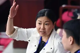 周继红再次当选为中国游泳协会主席，退休后的她为何能继续连任？图片