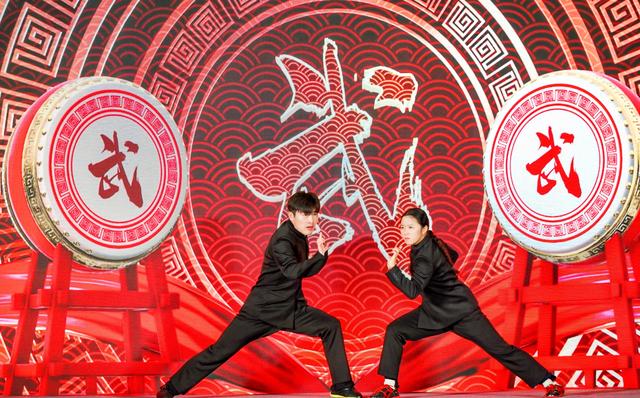 “我在天桥露一手”户外文艺休闲夜市开幕