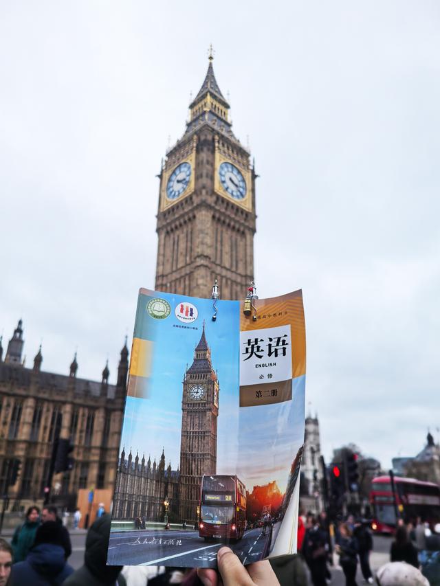 “课本打卡”火爆背后，是中国游客“平视世界”的底气