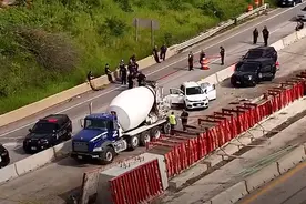 美国警察向被盗车辆开枪：18岁孕妇中枪 腹中胎儿死亡图片