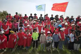 河边捡垃圾 林中救幼鸟 银川百名志愿者开展护河行动图片