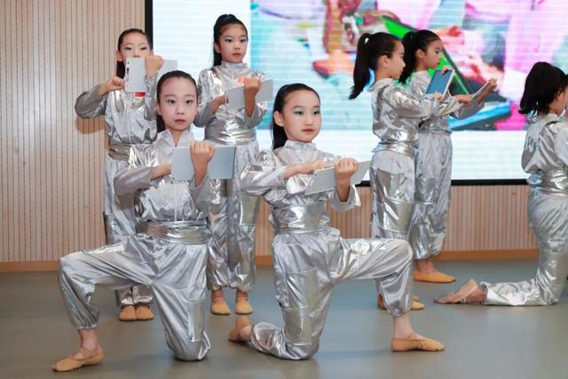 AI重构“育人为本”新课堂！海淀积极探索数字化教育新路径