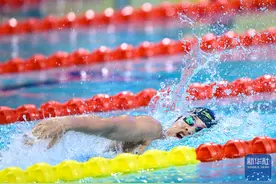 全国游泳冠军赛：浙江寿仙谷队破赛会纪录获男女4x100米自由泳接力冠军图片