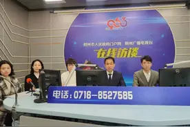 荆州住房公积金中心主任程飞做客直播间谈住房公积金“再五条”图片