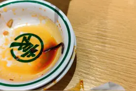 知名餐饮被曝吃出蚯蚓！多人反映有类似遭遇图片