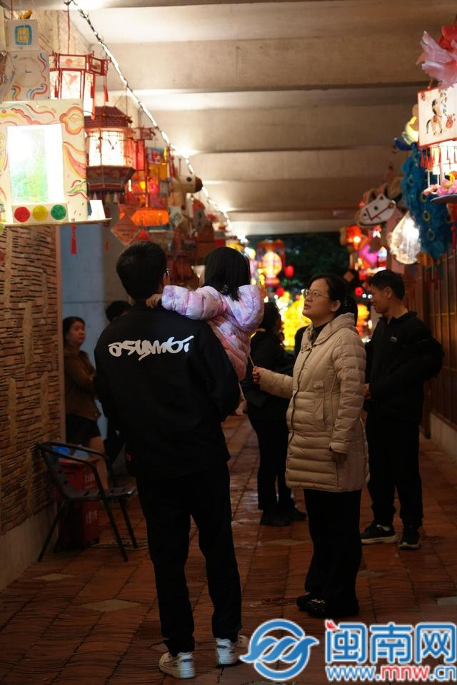 泉州元宵灯会璀璨启幕：一雨一花灯，一城一浪漫！