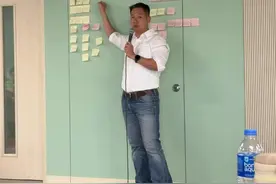 前TVB男星蔡子健转行教书，就职于香港理工大学，曾出演多个经典配角图片