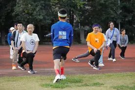 （新华全媒+）“你是我的眼”——志愿跑者携手视障跑团追光而行(2)图片