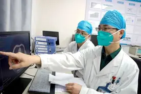 ​一次喝一箱啤酒的壮汉 肚子疼了2天后确诊肝癌图片