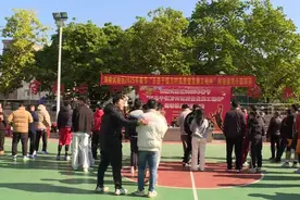 海陵试验区2025年春节“百县千镇万村高质量发展工程杯”闸坡镇男子篮球赛火热开赛图片