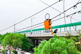 山东济南：带电作业首次实现无人化图片