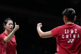 马来西亚羽毛球大师赛：坑姝良/李华洲晋级女双八强图片