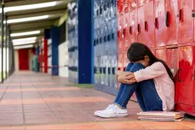 班主任查寝时猥亵女学生拘留十天不应是处置终点图片