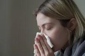 咳嗽一个多月停不下来，医生：长期咳嗽远不止感冒那么简单图片