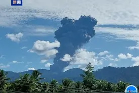 印尼杜科诺火山多次喷发 火山灰柱最高达3000米图片