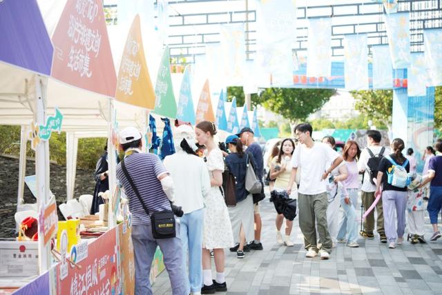 音乐嘉年华邂逅非遗市集！TOP中央公园绘就假日活力图景