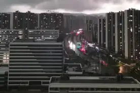 惊险！7人扫墓时遭雷击！图片