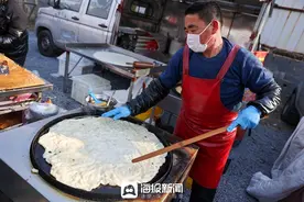 新春走基层｜赶大集生意火爆，夫妻俩用双手“摊”出幸福生活图片