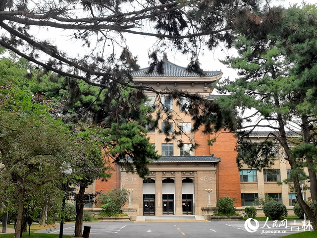 一路欢歌一路景 百年长街漾新声