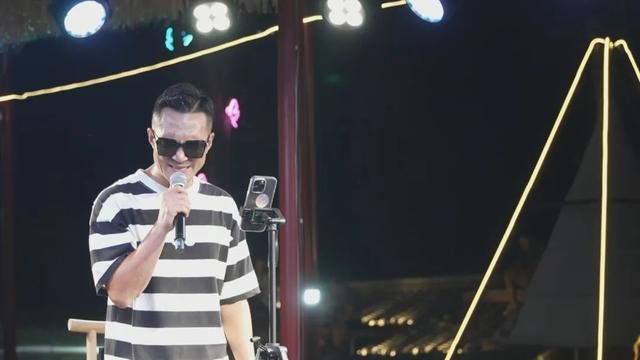 【本地】“夜经济”盛夏升温 灯塔粮仓文创园夜晚人流如织