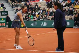 聚焦｜郑钦文爆冷无缘法网16强 争议判罚让她泪洒赛场图片