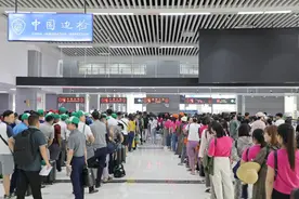 旅游、足球、歌会……中越边民在多样交流活动中促进心相通图片