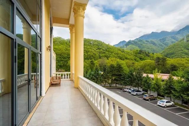 初冬的第一场旅行不如“进山游”→