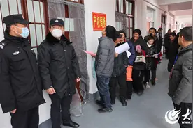 微山县驩城镇开展压煤村庄搬迁安置补偿协议签订工作图片