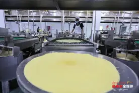 好品山东丨一口煎饼很山东 满满家乡味 泰安主导创建“山东煎饼”品牌将在全国粮交会亮相图片