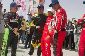 71岁“成都梁伯”第10次参与环塔拉力赛，他跟吴京聊了点啥？图片