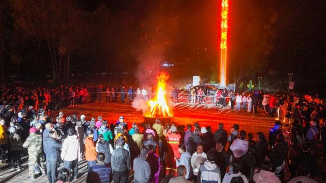 2025呼中五花山森林穿越季篝火晚会盛大举行