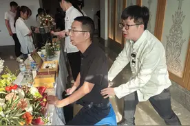 仲景之光 “新”耀世界丨助力中医药走向世界！南阳这位针灸医生徒弟遍布70多国图片