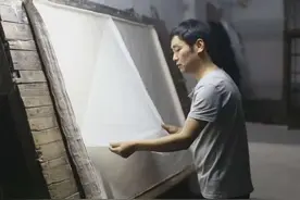 “大国工匠”扎根宣纸制作37年 用坚守践行雷锋精神图片
