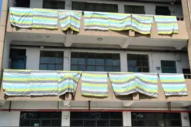 寝室阳台不够用，衢州这所学校让出行政楼给学生晒被子图片