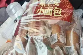 男子被查出“酒驾”！只因吃了2块这种小面包图片